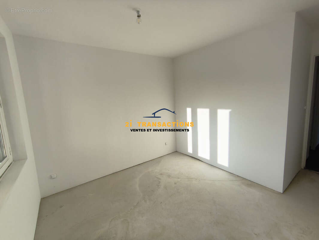 Appartement à SURY-LE-COMTAL