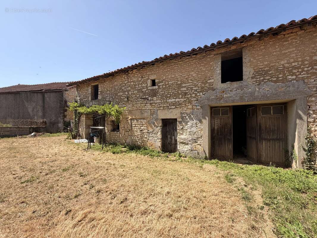 Propriété de caractère exceptionnelle avec appartement indépendant, potentiel gîte, garages et grand hangar - photo 25