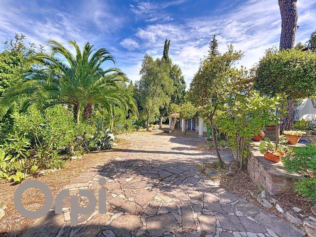 Maison à ROQUEBRUNE-SUR-ARGENS