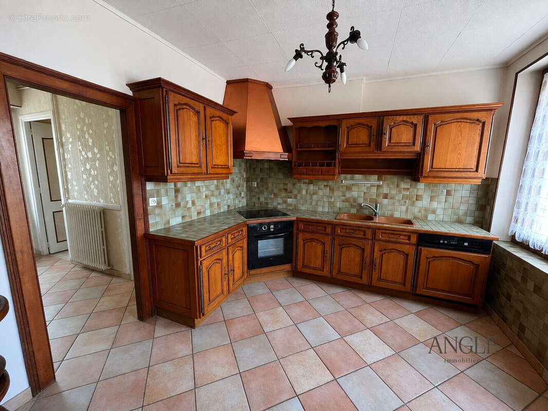 Maison 100 m² à Arconnay  - photo 3
