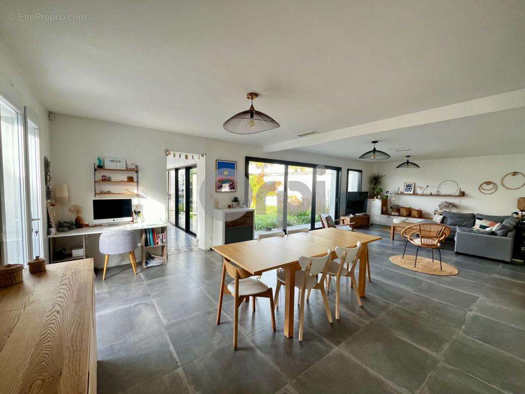 Maison à SAINT-XANDRE