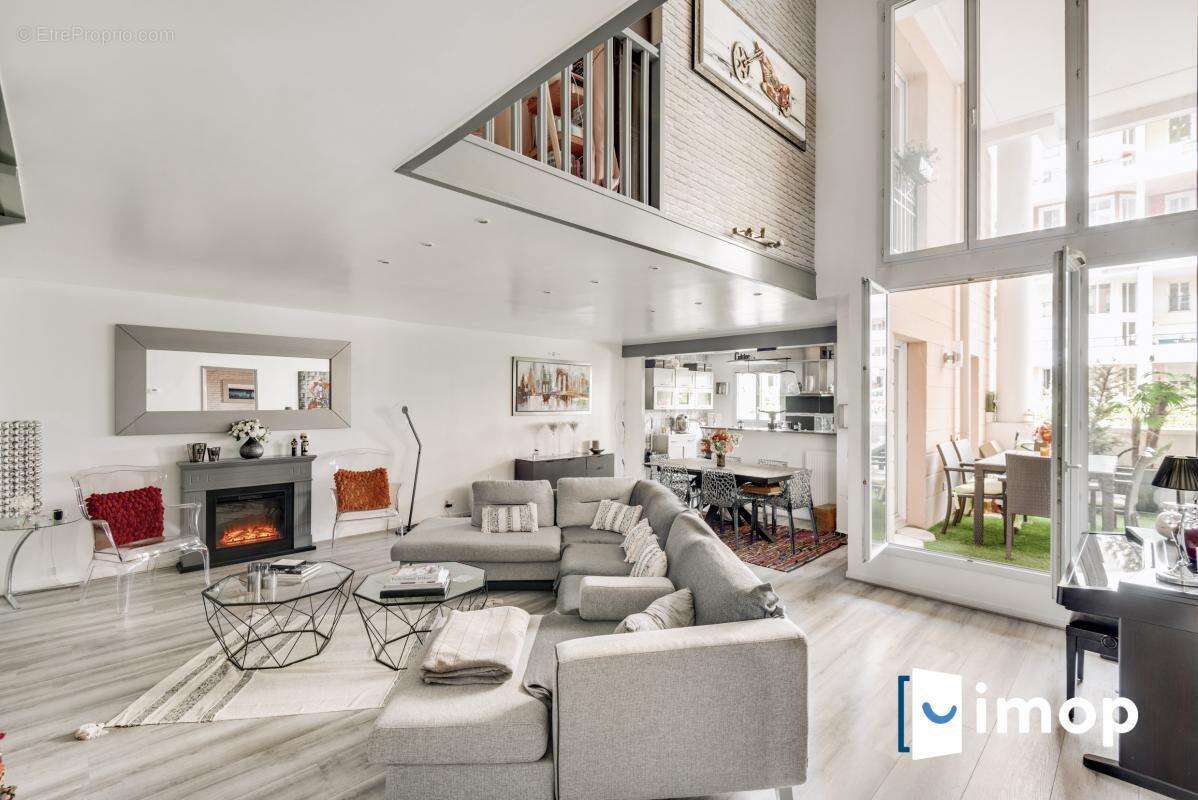 Appartement à COURBEVOIE