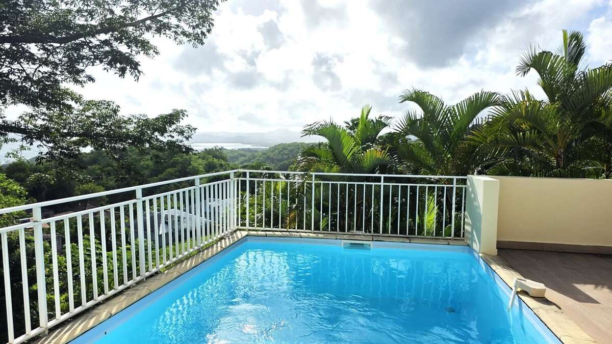 Maison à LES TROIS-ILETS