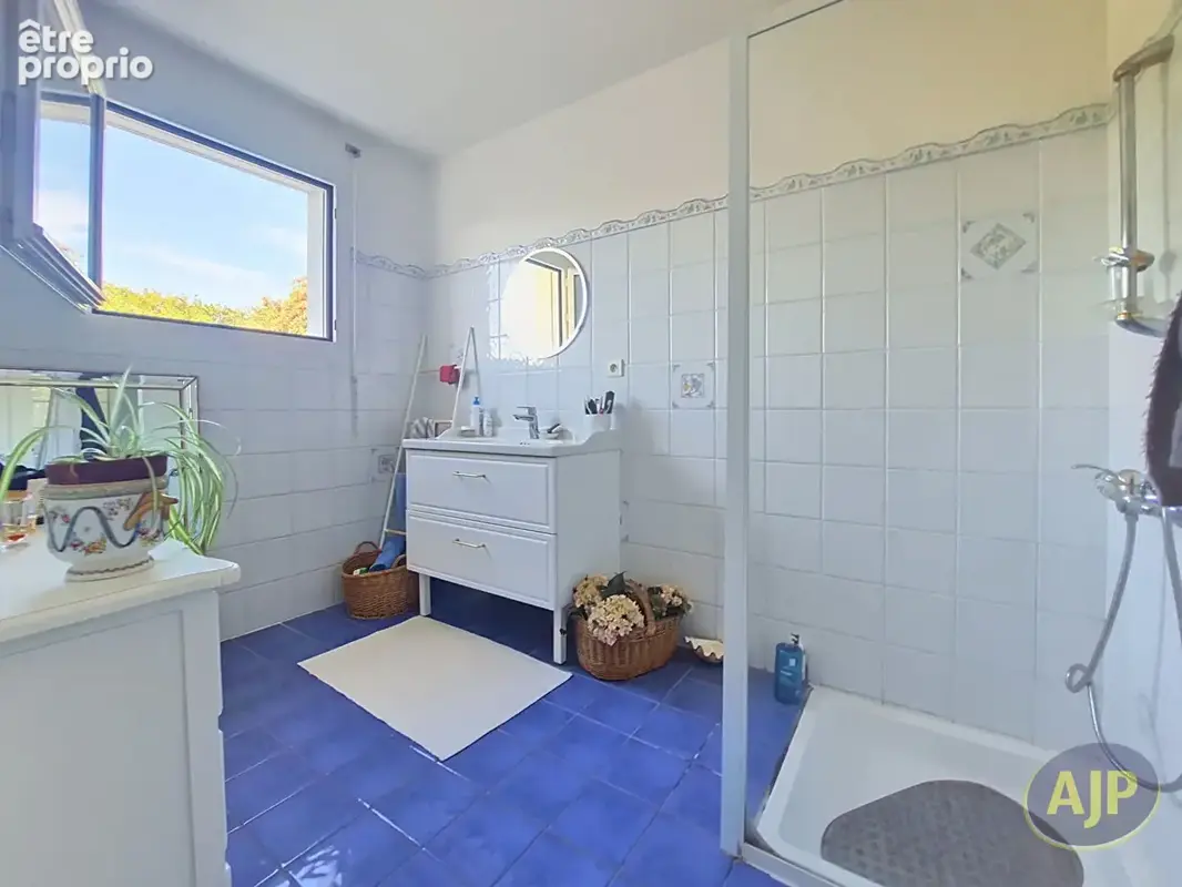 Maison avec Piscine à La Roche Sur Yon 4 pièce(s) 3 chambres 114 m2 - photo 9