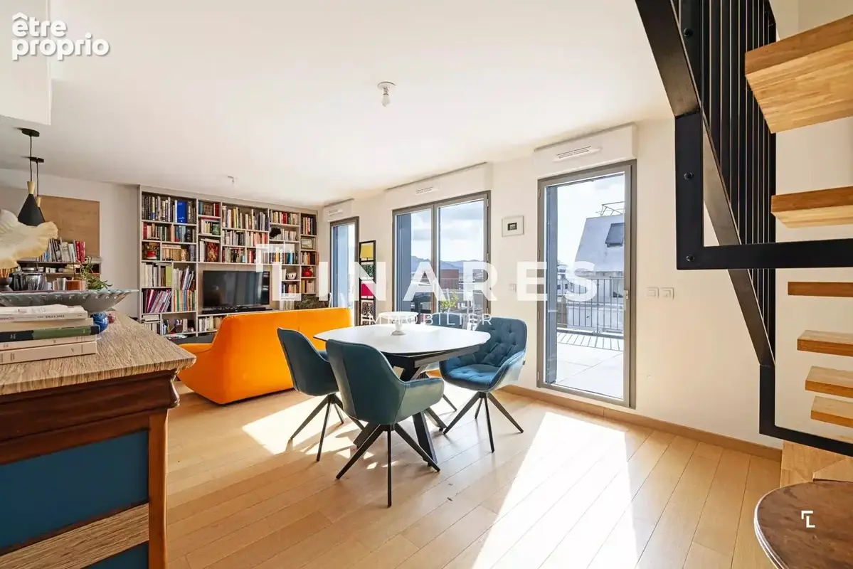 LE MAJESTUEUX - Appartement duplex T4 de 98m2 - Dernier étage - Terrasse de 25m² - Double parking - 13008 - photo 5