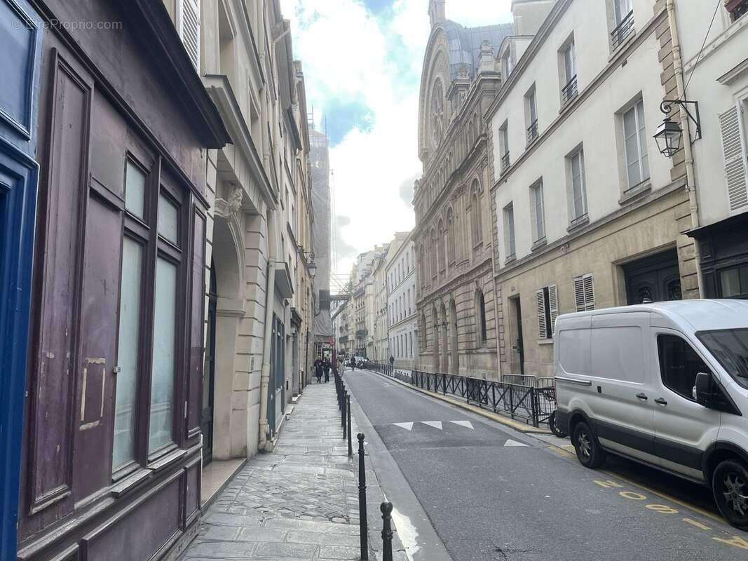 Autre à PARIS-4E