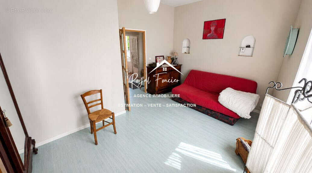 Chambre au RDC - Maison à CHATELLERAULT