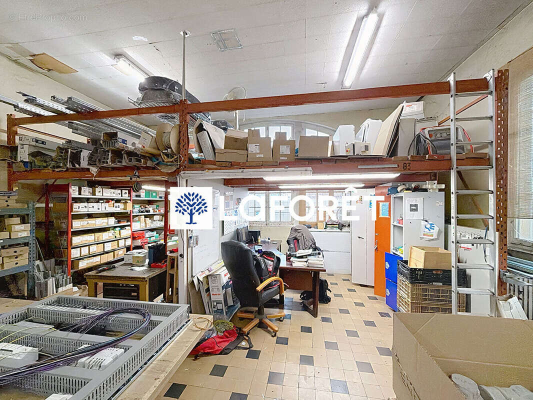 Commerce à NEUVILLE-SUR-SAONE