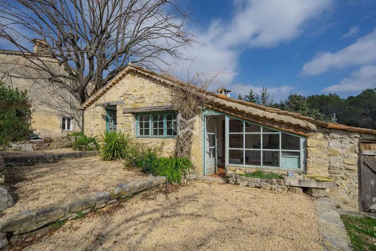 Maison à TOURRETTES