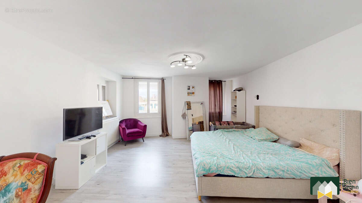 Chambre 2  - Maison à HOUVILLE-LA-BRANCHE