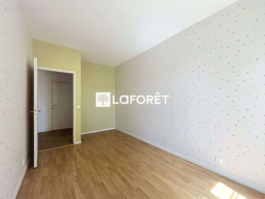 Versailles Place Louis XIV - 4 pièces lumineux de 92 m² avec balcon, ascenseur et 2 parkings - photo 12