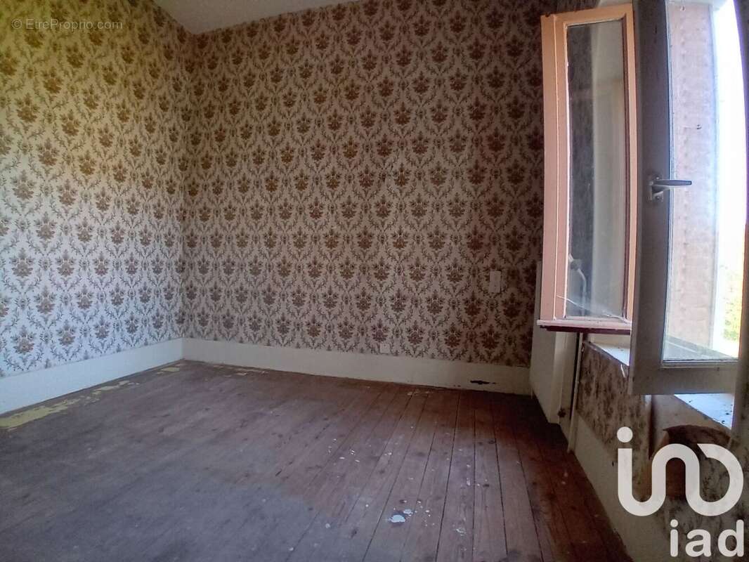 Maison 81 m² à Neris-Les-Bains  - photo 4