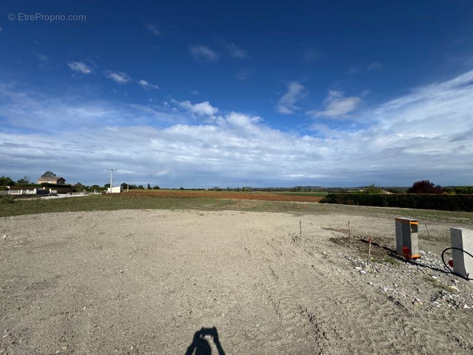Photo Terrain à Ricaud au prix de 48 750€
