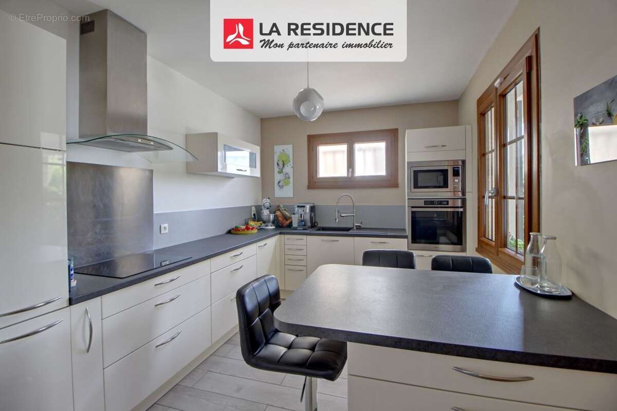 Maison à LES CLAYES-SOUS-BOIS