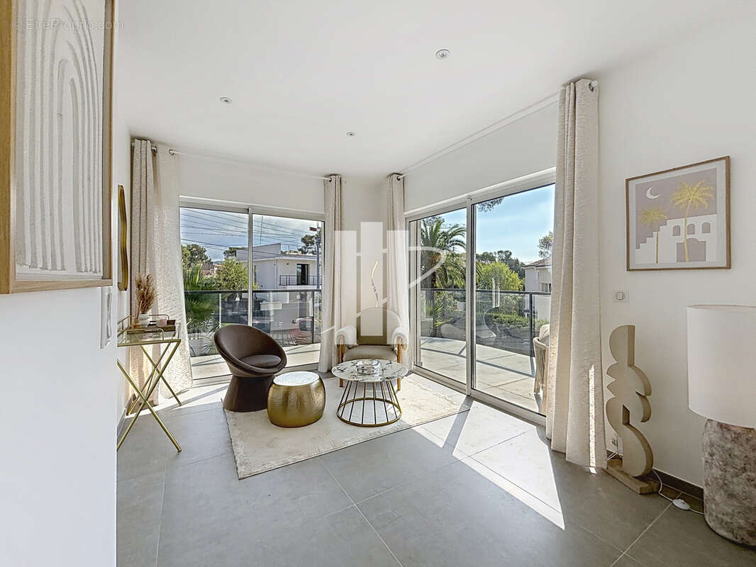 Haut de villa rénové avec solarium vue mer au calme à Boulouris - photo 4