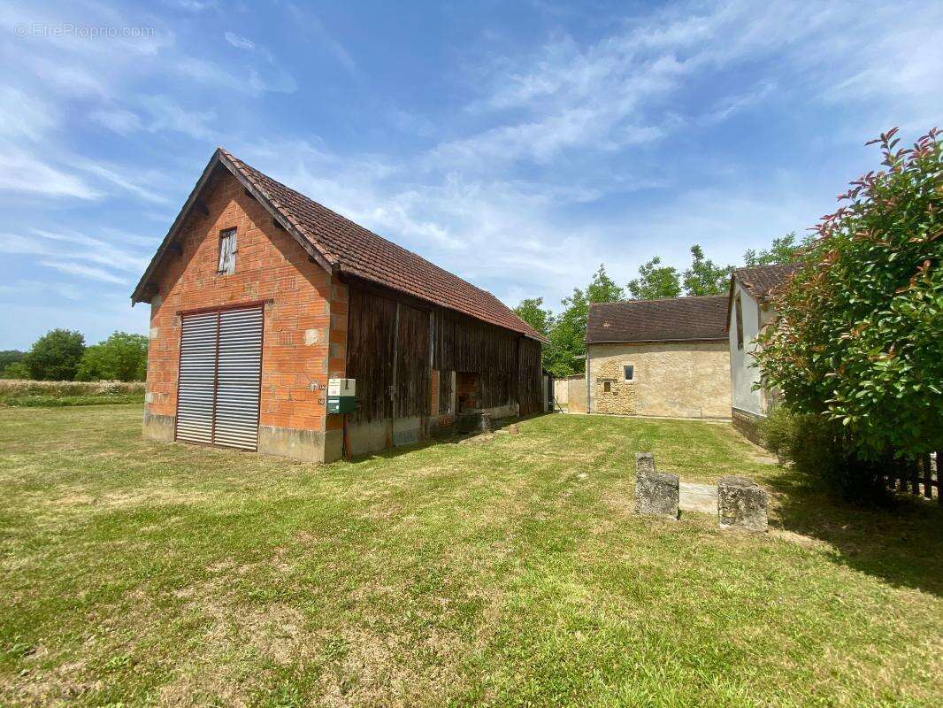 Ancienne ferme en pierre avec studio et dépendances - photo 3
