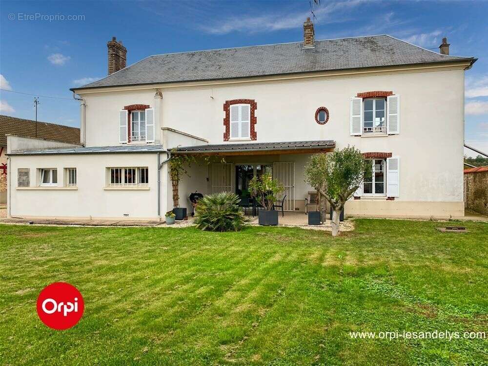 Maison à COURCELLES-SUR-SEINE