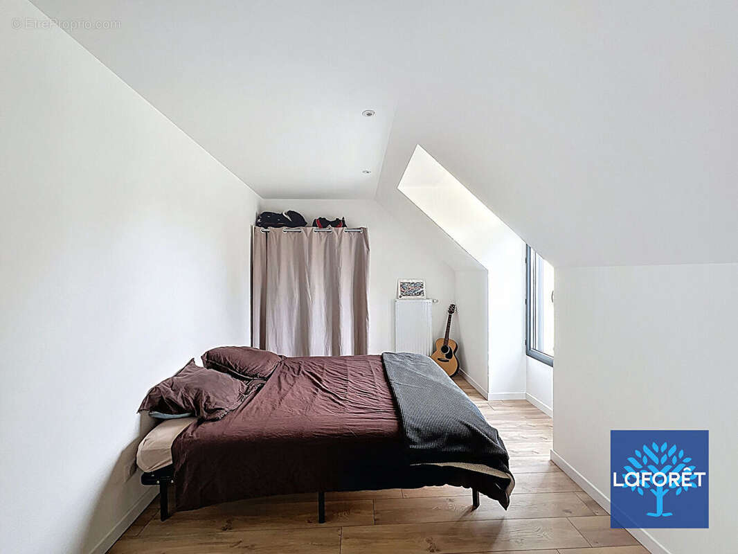 Maison à D'HUISON-LONGUEVILLE