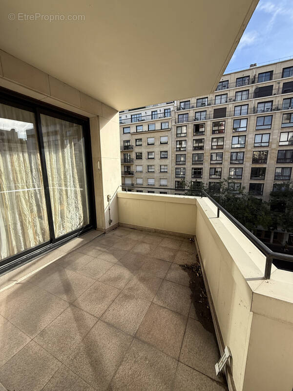 Appartement à PARIS-16E