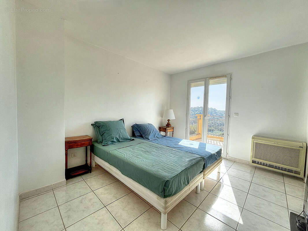 Villa néo-provençale à vendre à Saint-Raphaël avec piscine et vue dégagée - photo 11