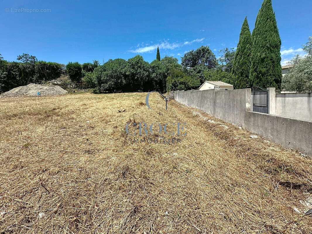Terrain 843 m² à Uzes  - photo 2