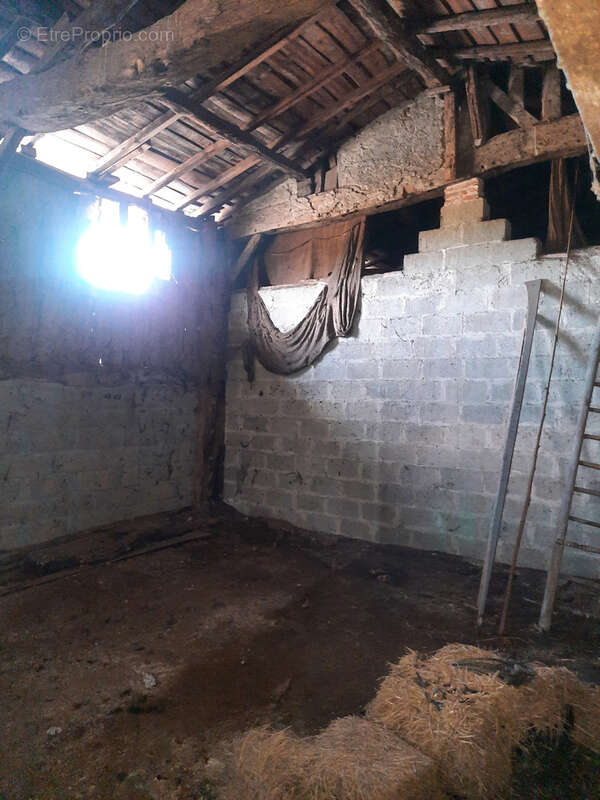 Maison à LA ROCHE-CHALAIS