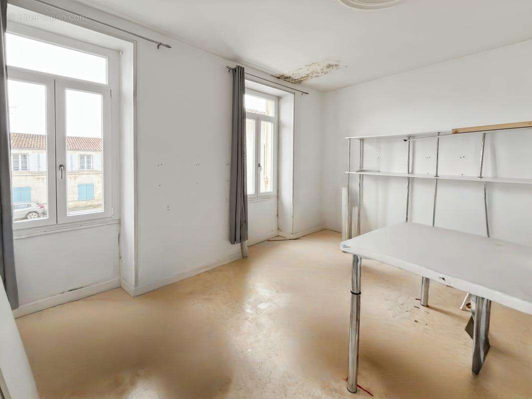 Appartement 301 m² à Brizambourg  - photo 13