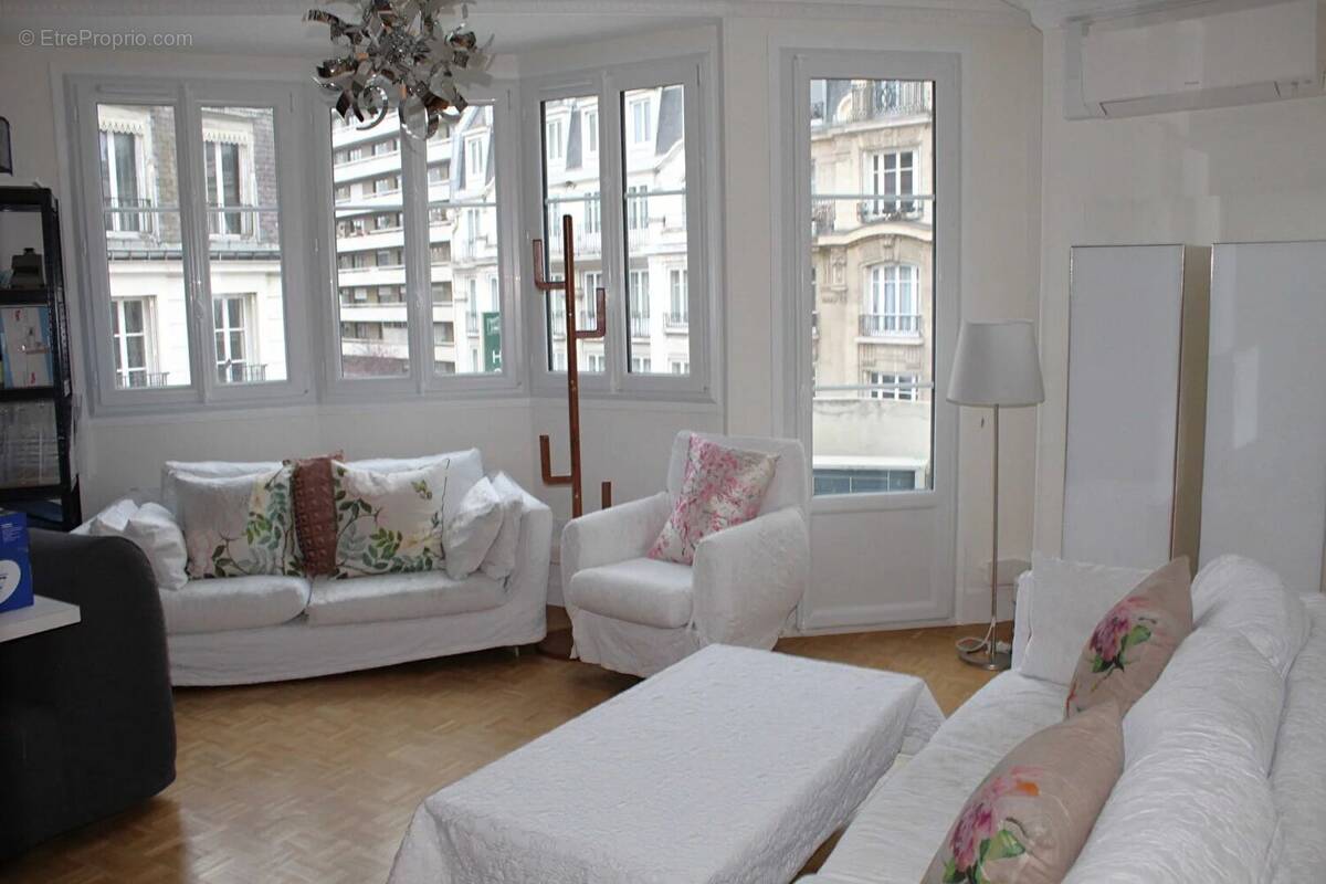 Appartement à PARIS-15E
