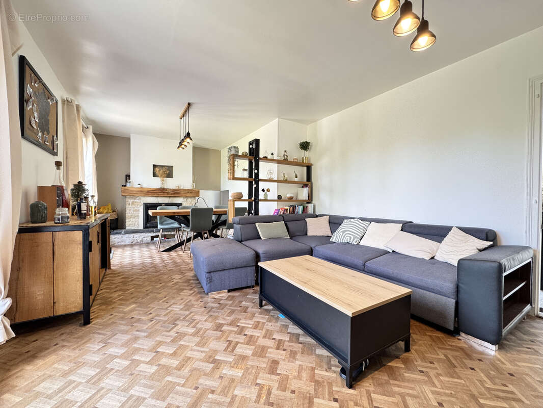 Maison à BARBEZIEUX-SAINT-HILAIRE