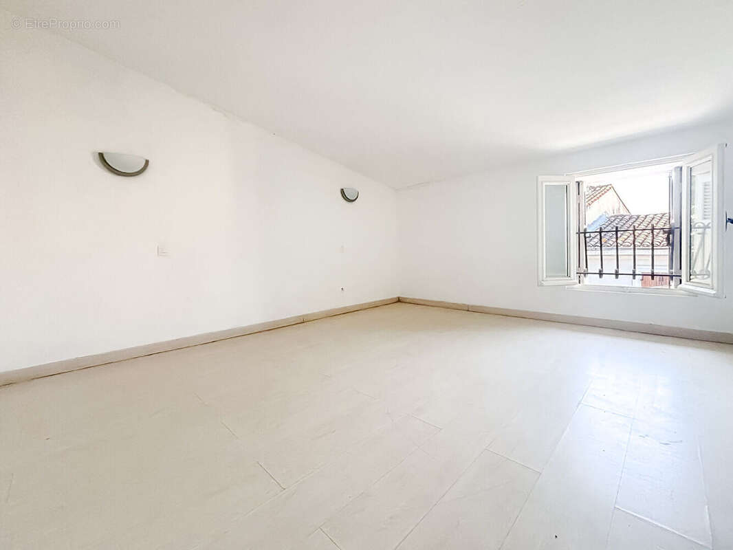 Appartement à LA FARE-LES-OLIVIERS