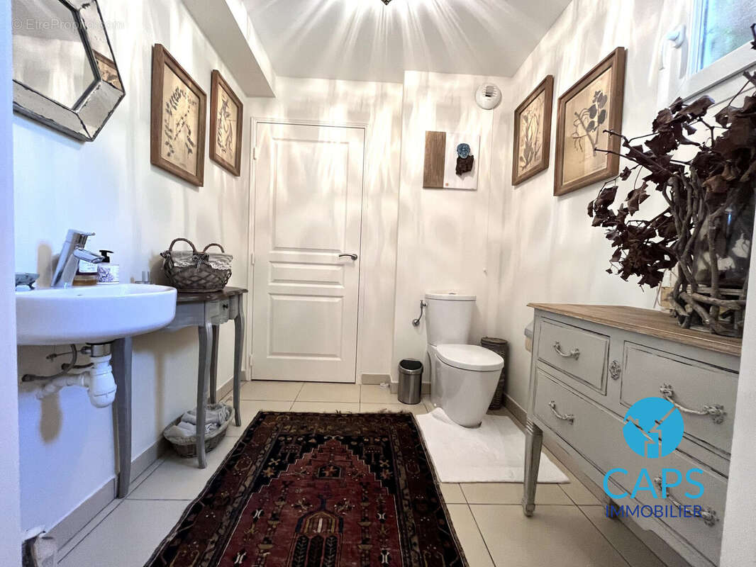 WC Rez-de-chaussée - Maison à GRIMAUD