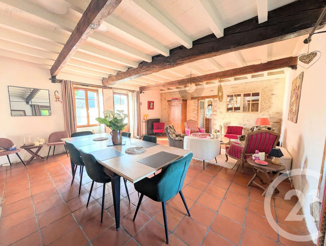 Maison à NIEUL-LE-DOLENT