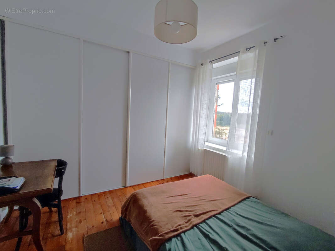 Appartement à SAINT-JUST-MALMONT