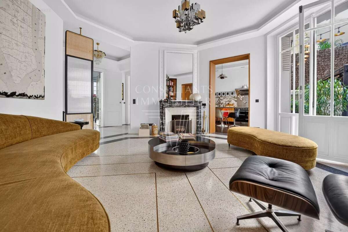 Appartement à PARIS-8E