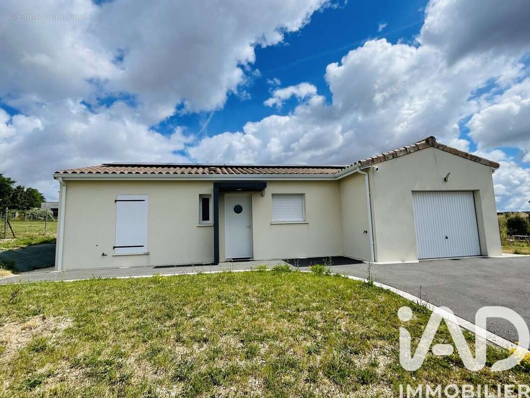 Maison 89 m² à Rouillac  - photo 2