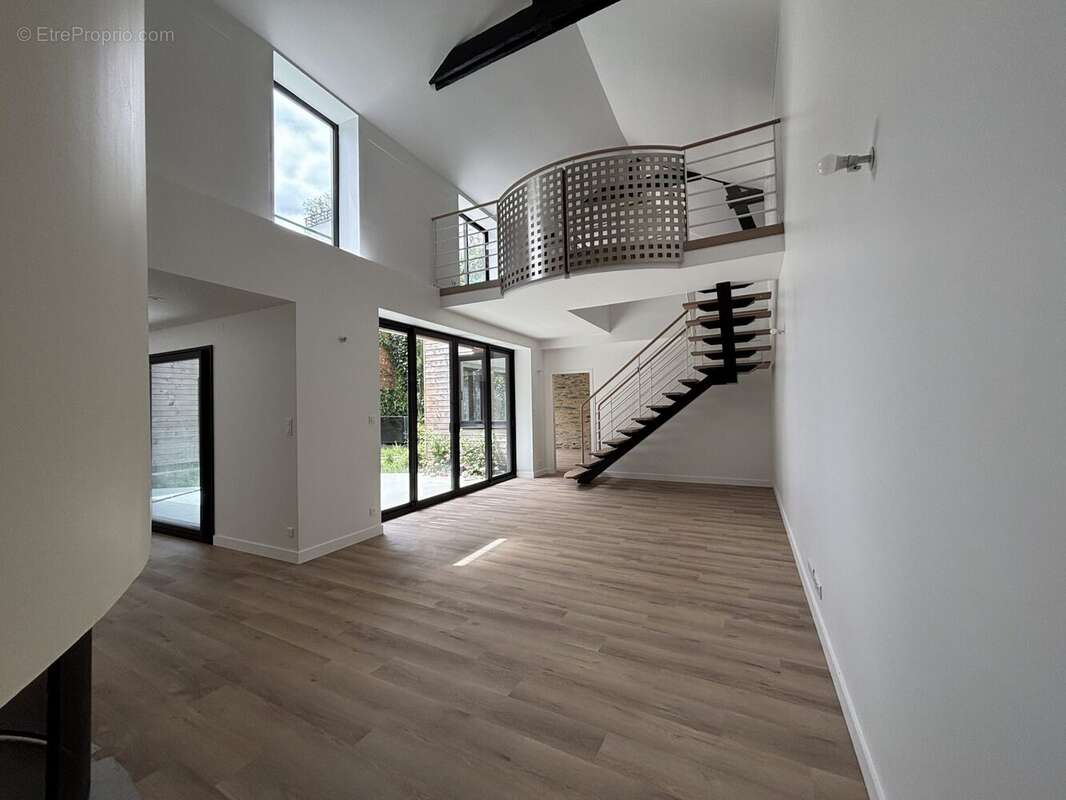 Maison 223 m² à Angers  - photo 2