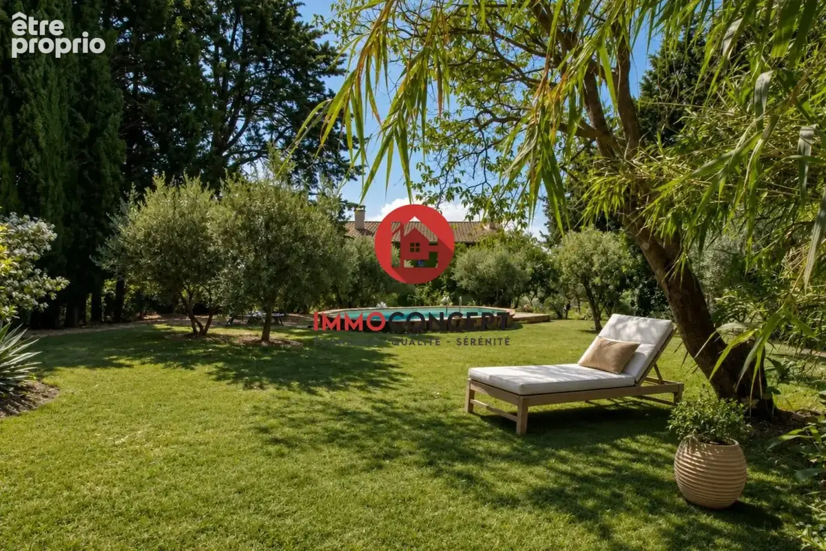 Vue jardin + piscine