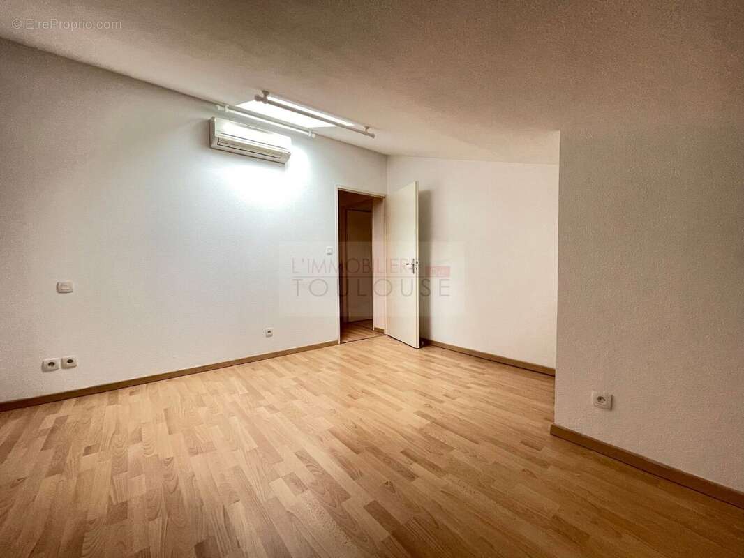 Appartement t4 dernier etage + balcon + garage + parking - photo 9
