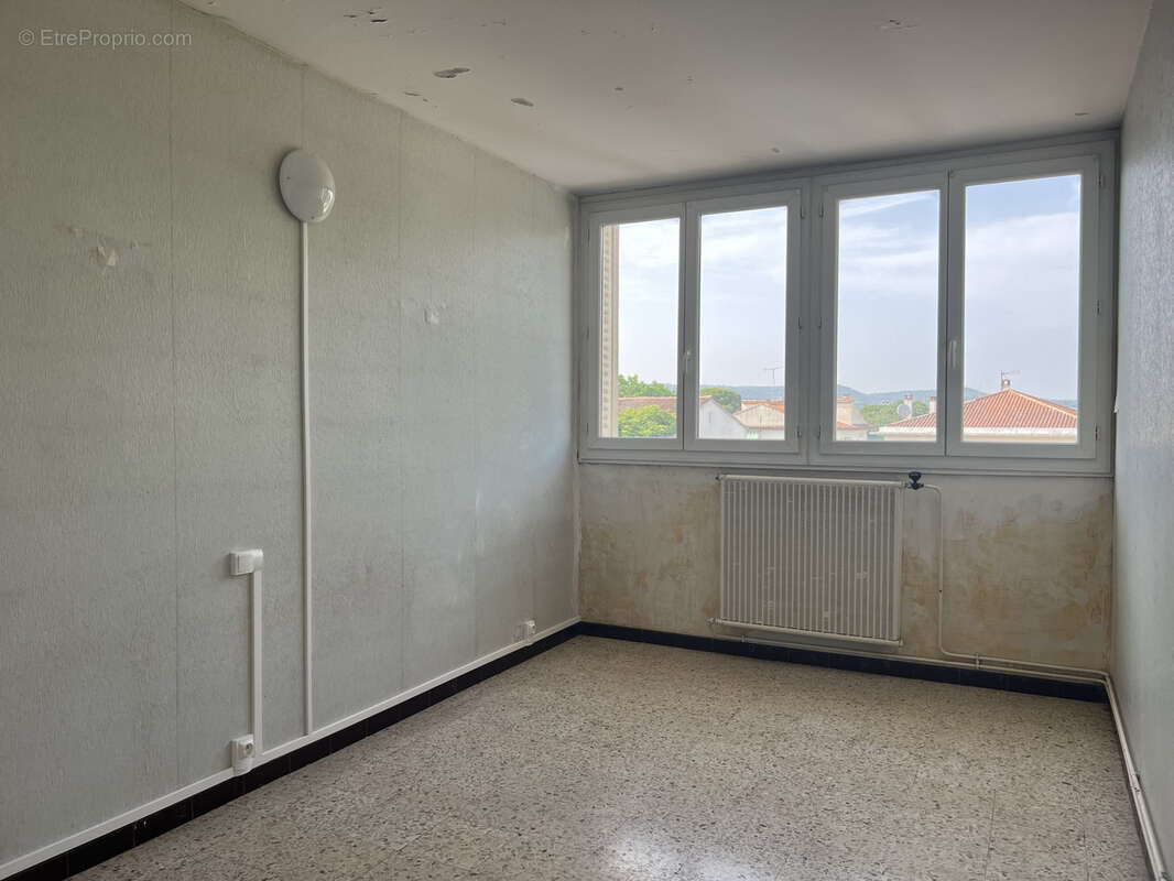 Appartement à BAGNOLS-SUR-CEZE