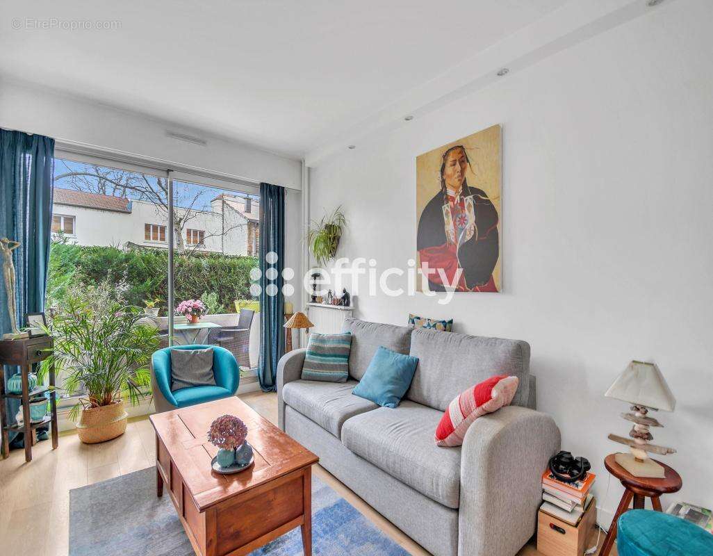 Appartement à COURBEVOIE