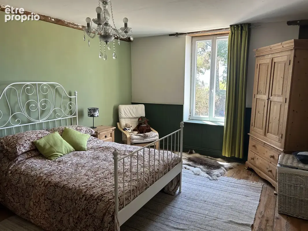 Maison individuelle avec un terrain de plus de 5 200 m² et des granges - photo 6