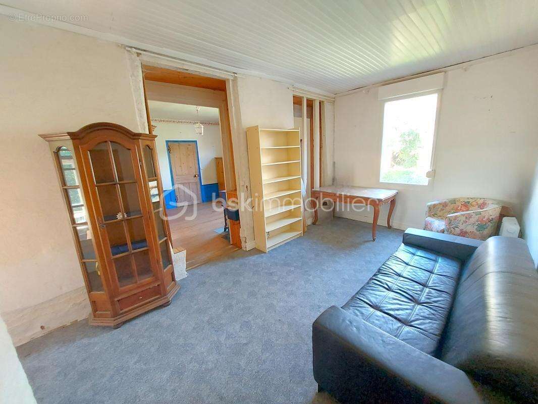 Maison de caractère avec dépendances ! calme, espace et potentiel : une opportunité à saisir ! - photo 4