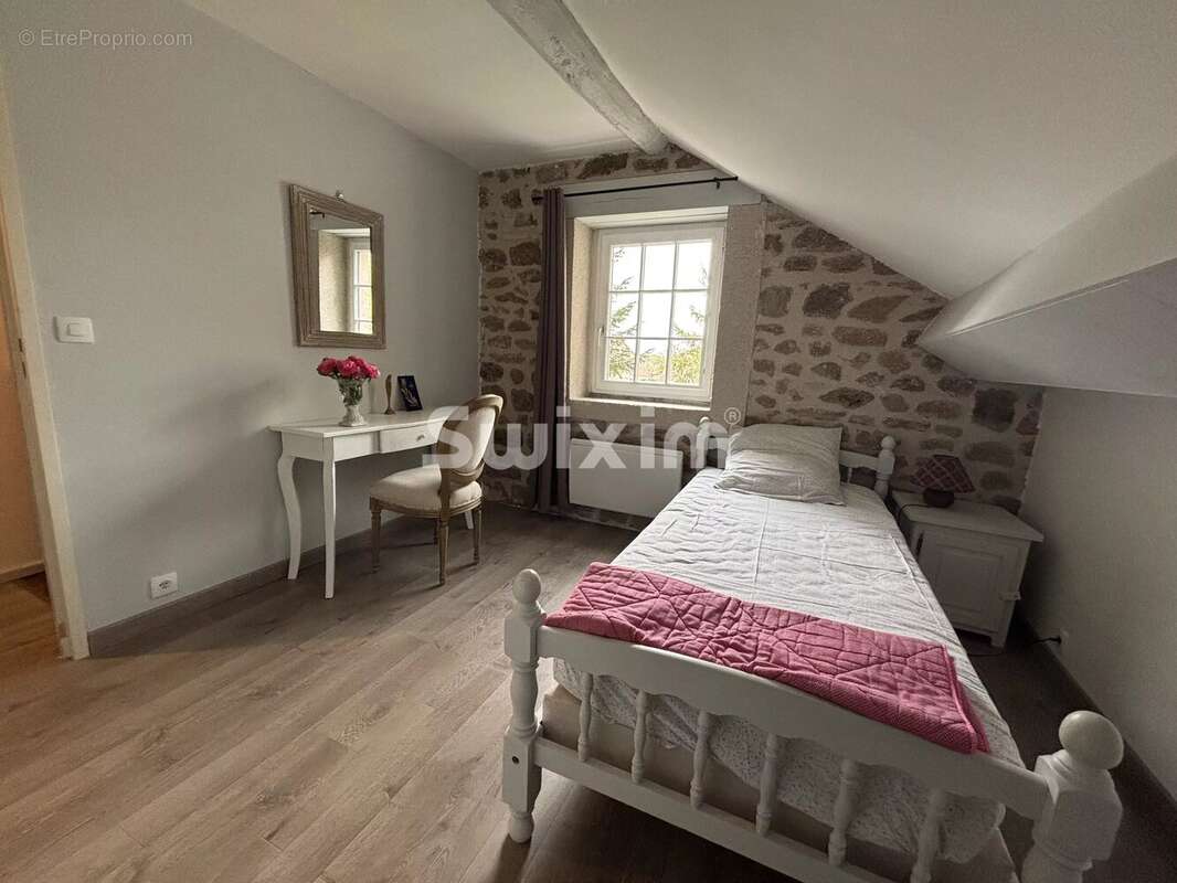 Maison à LA ROCHE-EN-BRENIL