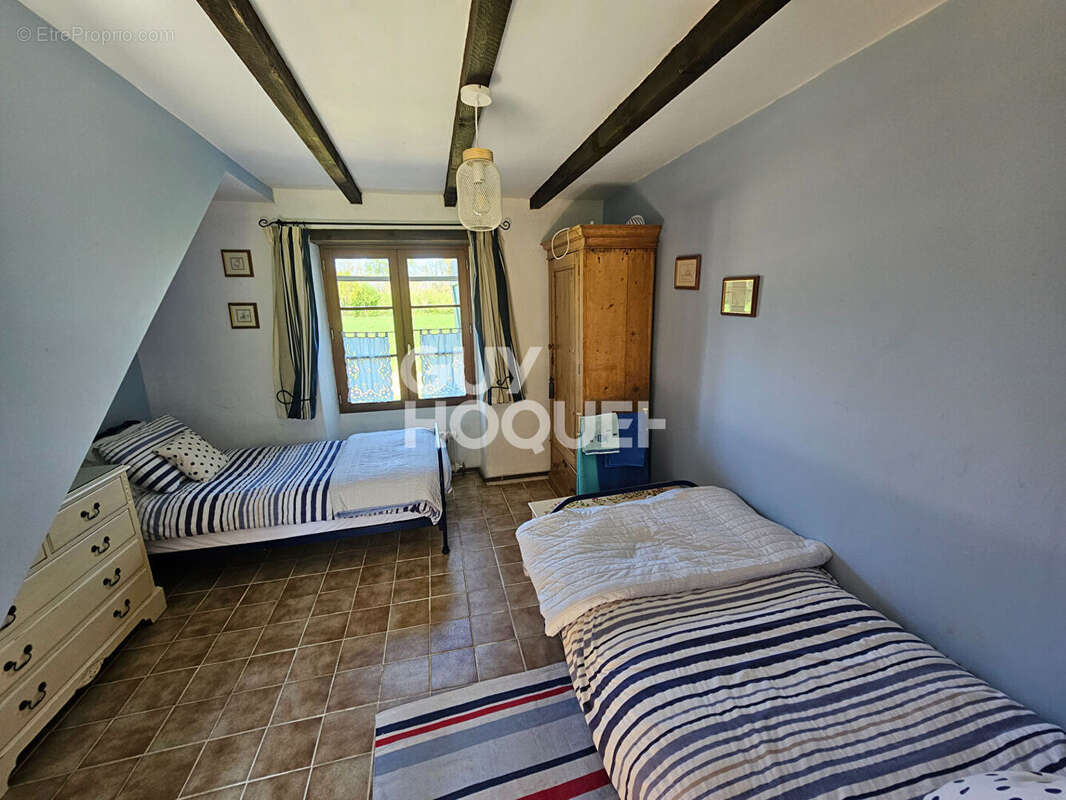 Maison à SAINT-HILAIRE-DES-LOGES