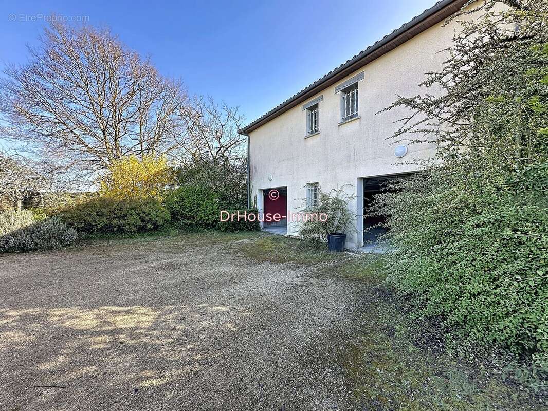 Maison à CHAMPAGNAC-DE-BELAIR