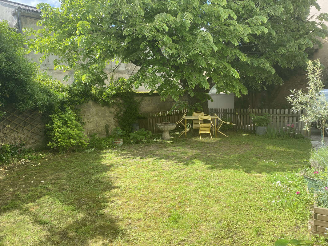 Maison à CHATEAUNEUF-SUR-CHARENTE