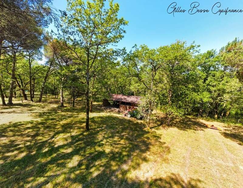 Maison à MAUZAC-ET-GRAND-CASTANG