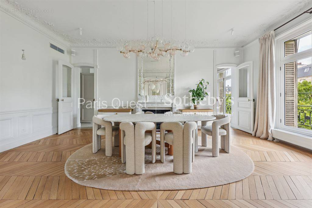 Appartement à PARIS-17E