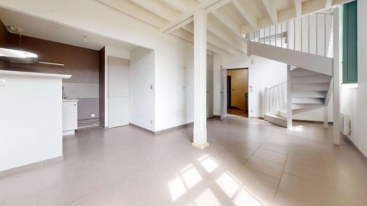 AppartementaucoeurdeSAINTCYPRIENStaircase - Appartement à SAINT-CYPRIEN