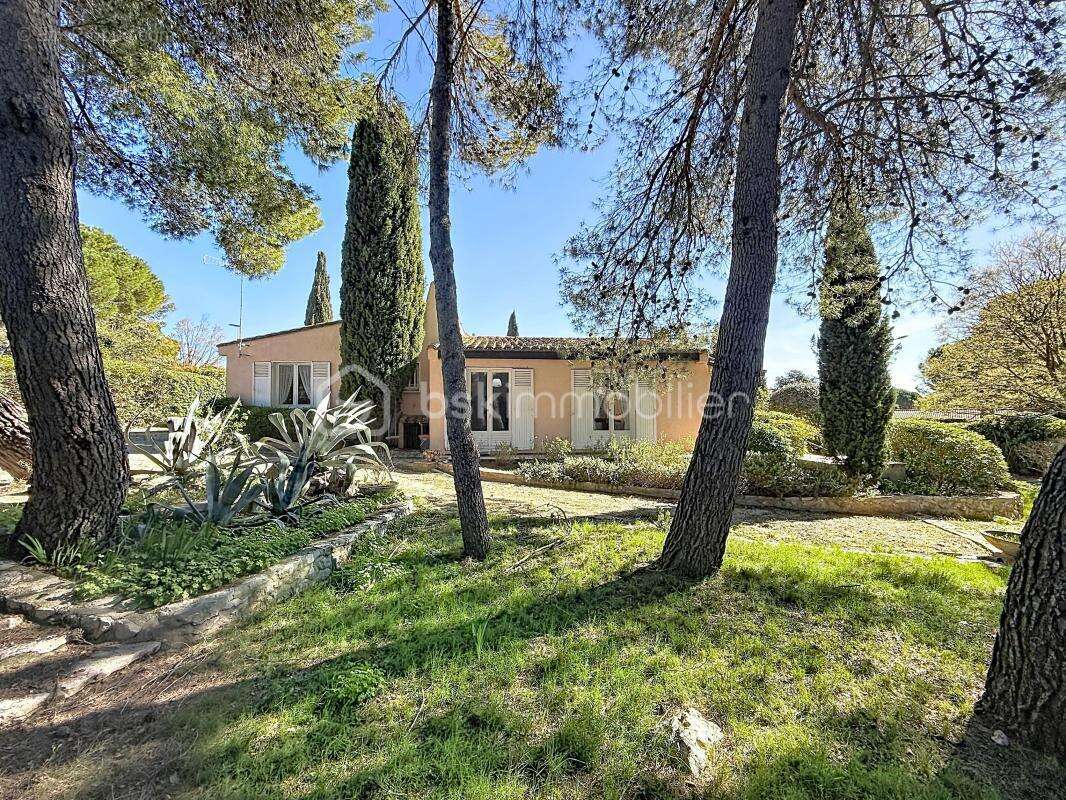 Maison 5 pièces de 134m2 avec piscine et atelier - photo 2